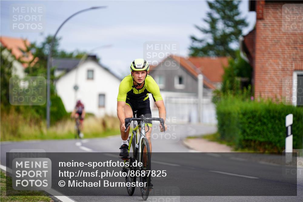 31.08.2025 - Elbe Triathlon Hamburg Michael Burmester http://msf.ph/oto/8687825 31.08.2025 15:25:42 Radfahren  meine-sportfotos.de