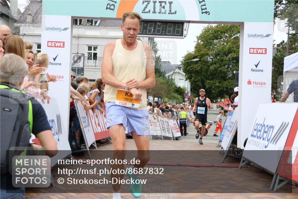 31.08.2025 - 21. Blankeneser Heldenlauf Strokosch-Dieckow http://msf.ph/oto/8687832 31.08.2025 11:56:34 Ziel 5615, 4265, 4217, 4211 meine-sportfotos.de