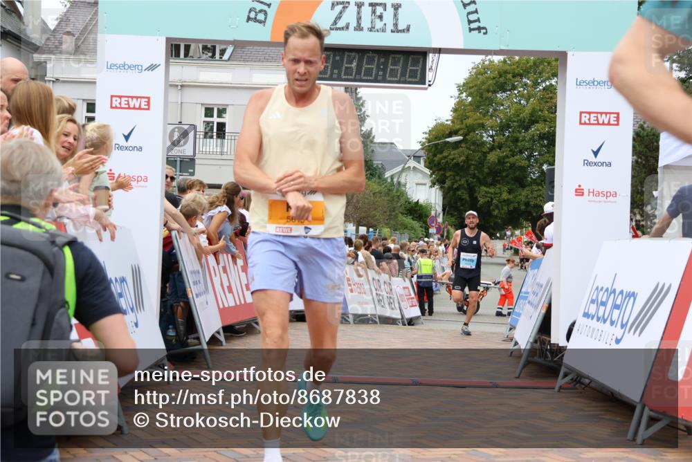 31.08.2025 - 21. Blankeneser Heldenlauf Strokosch-Dieckow http://msf.ph/oto/8687838 31.08.2025 11:56:34 Ziel 5615, 4265, 4217, 4211 meine-sportfotos.de