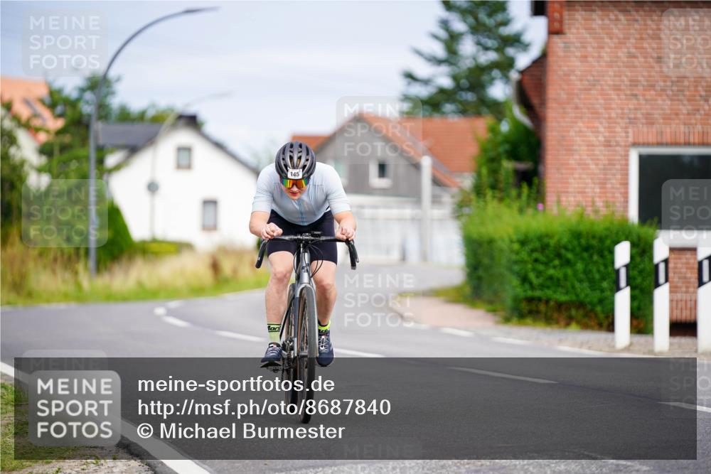 31.08.2025 - Elbe Triathlon Hamburg Michael Burmester http://msf.ph/oto/8687840 31.08.2025 15:26:01 Radfahren  meine-sportfotos.de