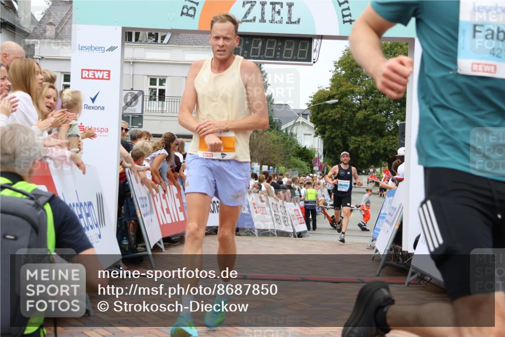 31.08.2025 - 21. Blankeneser Heldenlauf Strokosch-Dieckow http://msf.ph/oto/8687850 31.08.2025 11:56:34 Ziel 5615, 4265, 4217, 4211 meine-sportfotos.de