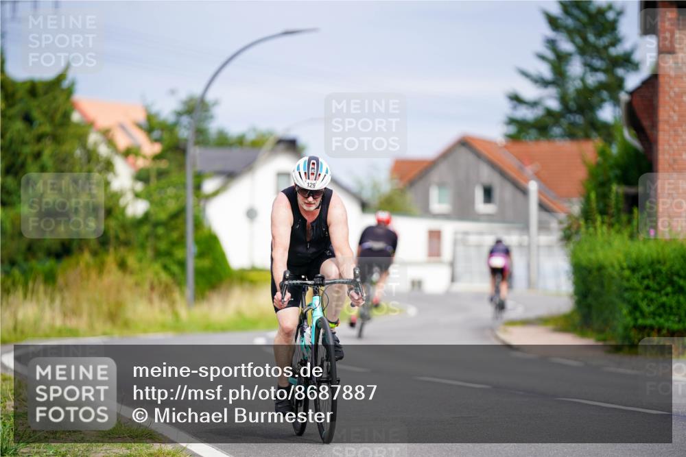 31.08.2025 - Elbe Triathlon Hamburg Michael Burmester http://msf.ph/oto/8687887 31.08.2025 15:27:54 Radfahren  meine-sportfotos.de