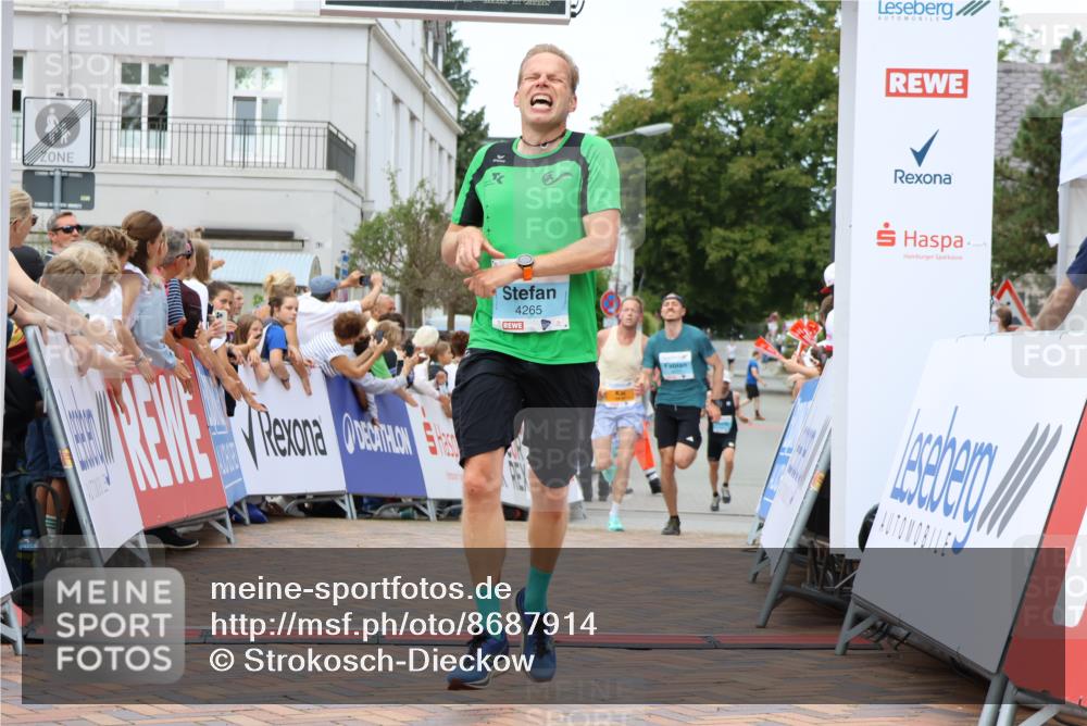 31.08.2025 - 21. Blankeneser Heldenlauf Strokosch-Dieckow http://msf.ph/oto/8687914 31.08.2025 11:56:30 Ziel 5615, 4265, 4217 meine-sportfotos.de