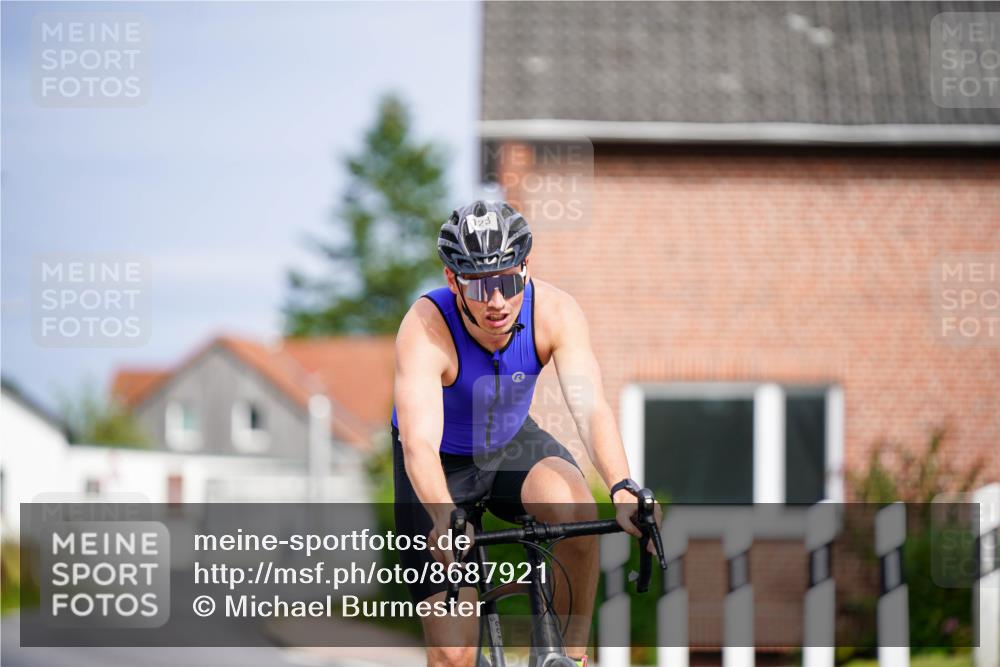 31.08.2025 - Elbe Triathlon Hamburg Michael Burmester http://msf.ph/oto/8687921 31.08.2025 15:29:46 Radfahren  meine-sportfotos.de