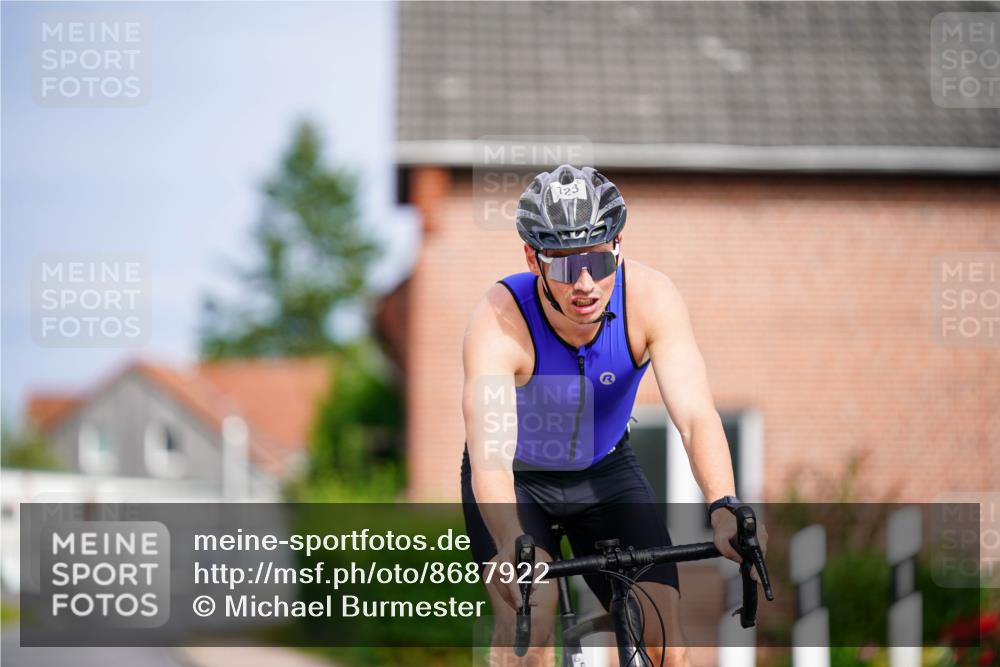 31.08.2025 - Elbe Triathlon Hamburg Michael Burmester http://msf.ph/oto/8687922 31.08.2025 15:29:46 Radfahren  meine-sportfotos.de