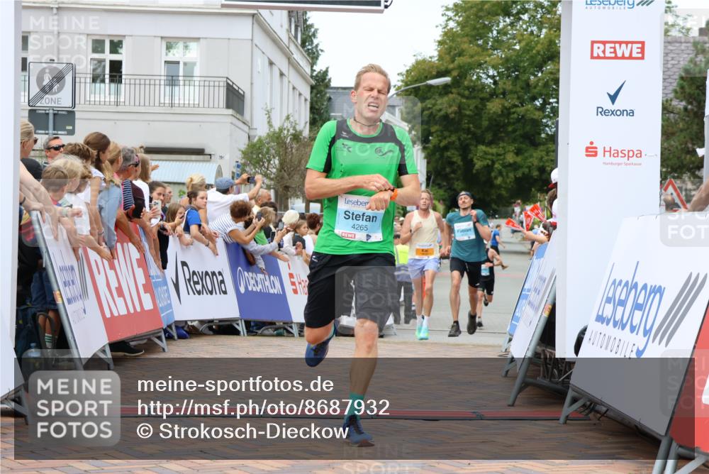 31.08.2025 - 21. Blankeneser Heldenlauf Strokosch-Dieckow http://msf.ph/oto/8687932 31.08.2025 11:56:30 Ziel 5615, 4265, 4217 meine-sportfotos.de