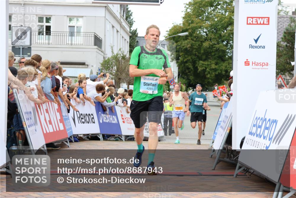 31.08.2025 - 21. Blankeneser Heldenlauf Strokosch-Dieckow http://msf.ph/oto/8687943 31.08.2025 11:56:30 Ziel 5615, 4265, 4217 meine-sportfotos.de