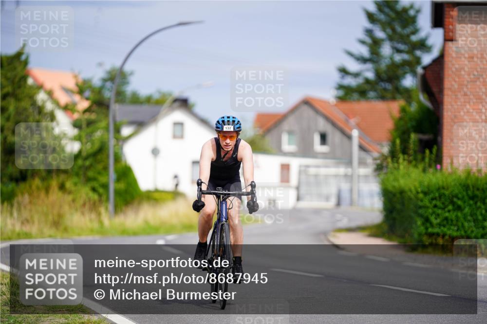 31.08.2025 - Elbe Triathlon Hamburg Michael Burmester http://msf.ph/oto/8687945 31.08.2025 15:30:41 Radfahren  meine-sportfotos.de