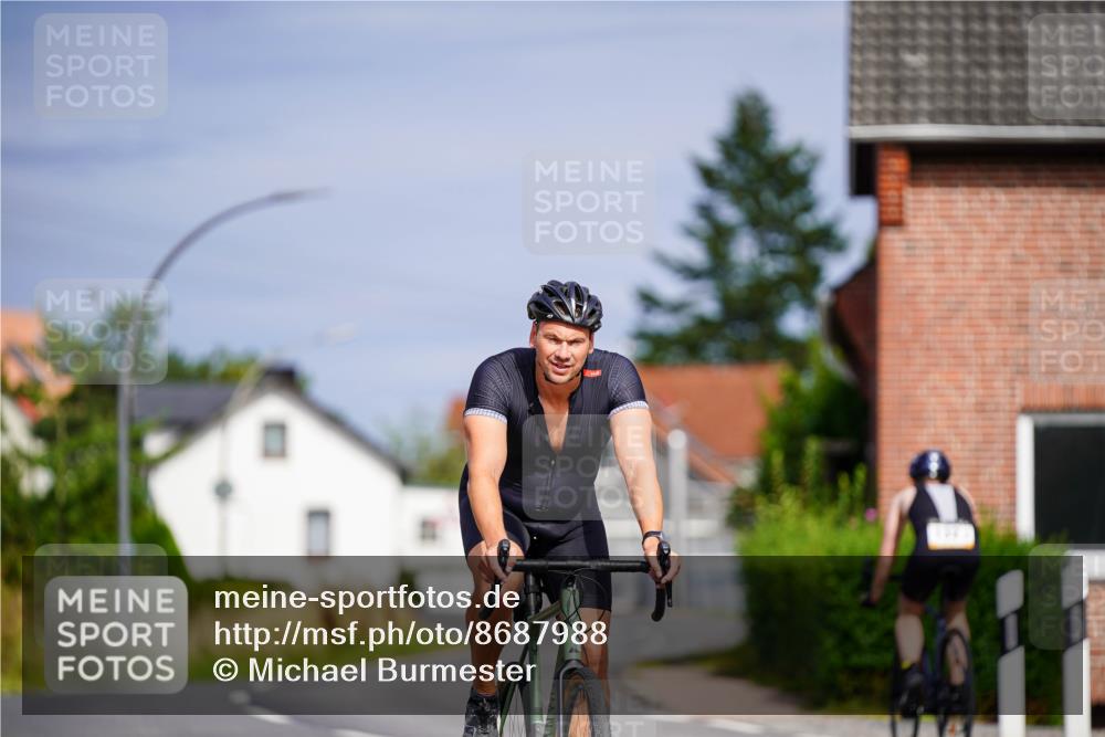 31.08.2025 - Elbe Triathlon Hamburg Michael Burmester http://msf.ph/oto/8687988 31.08.2025 15:33:01 Radfahren  meine-sportfotos.de