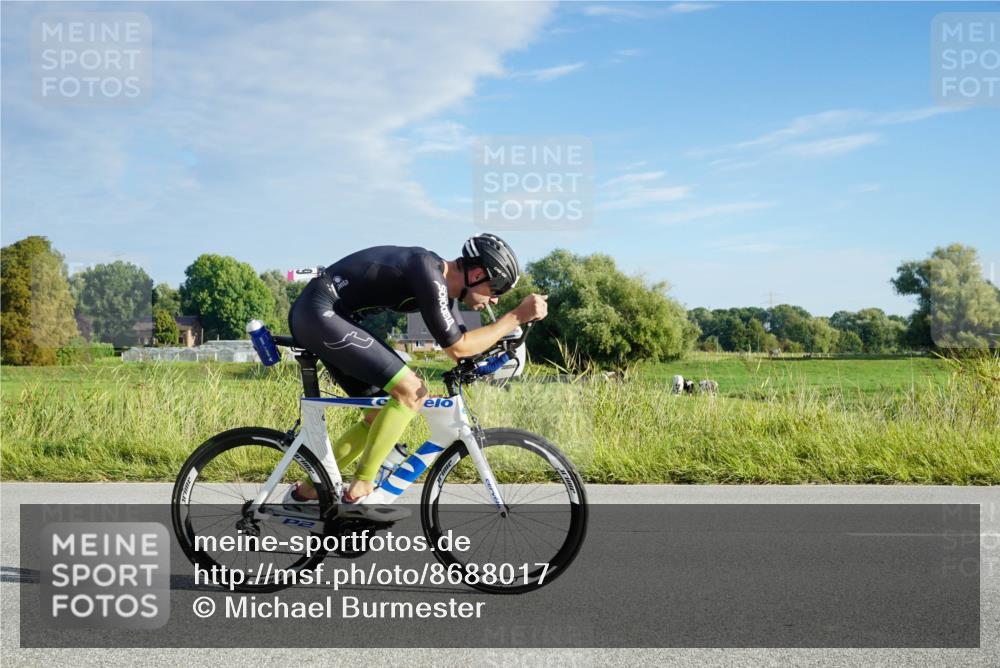 31.08.2025 - Elbe Triathlon Hamburg Michael Burmester http://msf.ph/oto/8688017 31.08.2025 08:39:53 Radfahren 167, 229, 242 meine-sportfotos.de