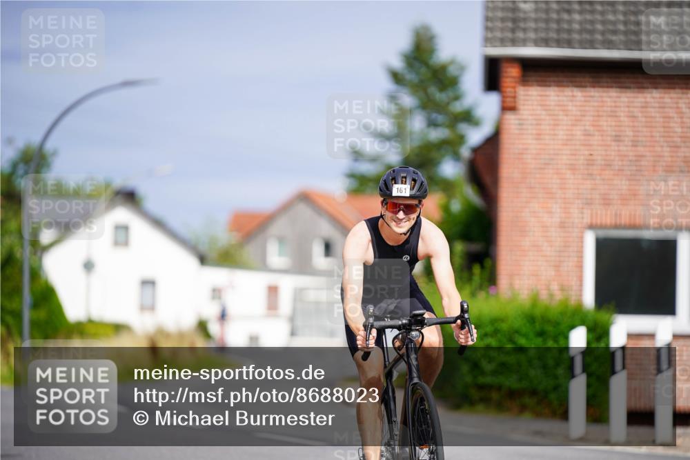31.08.2025 - Elbe Triathlon Hamburg Michael Burmester http://msf.ph/oto/8688023 31.08.2025 15:33:40 Radfahren  meine-sportfotos.de