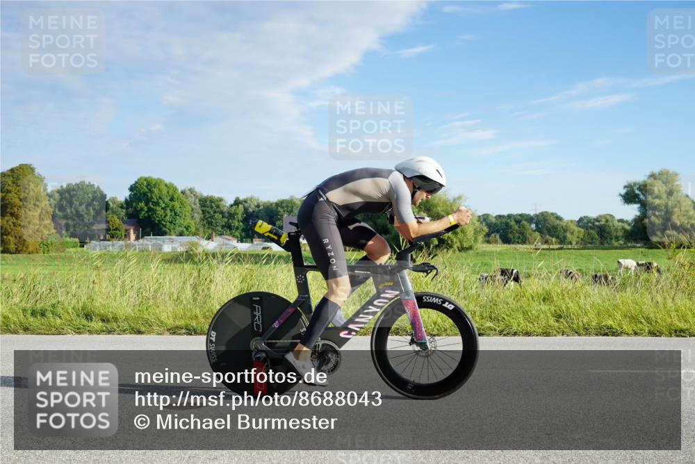31.08.2025 - Elbe Triathlon Hamburg Michael Burmester http://msf.ph/oto/8688043 31.08.2025 08:41:40 Radfahren 225, 227 meine-sportfotos.de