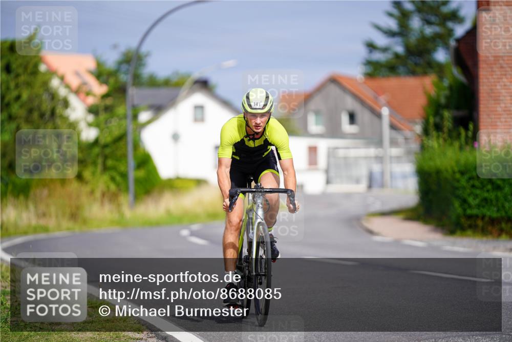 31.08.2025 - Elbe Triathlon Hamburg Michael Burmester http://msf.ph/oto/8688085 31.08.2025 15:34:33 Radfahren  meine-sportfotos.de