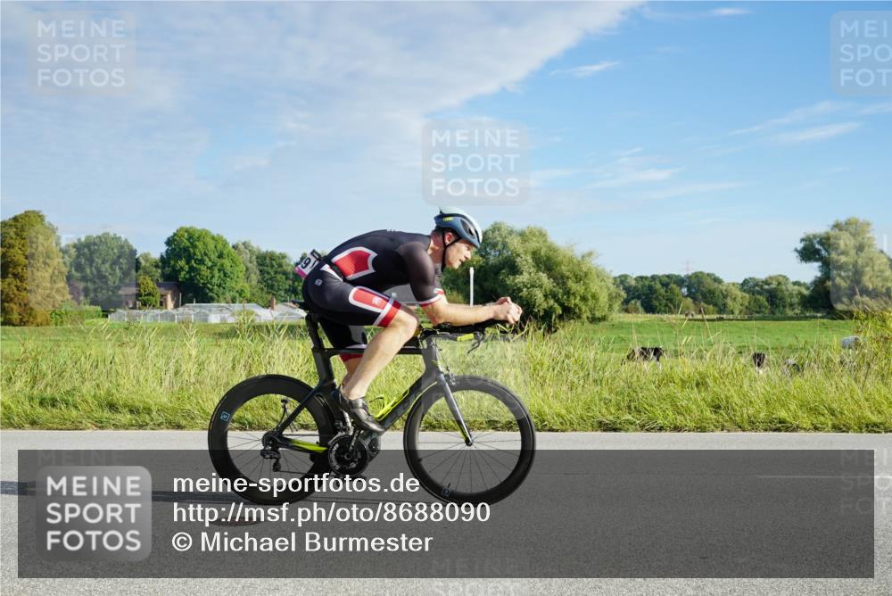 31.08.2025 - Elbe Triathlon Hamburg Michael Burmester http://msf.ph/oto/8688090 31.08.2025 08:44:46 Radfahren 239 meine-sportfotos.de