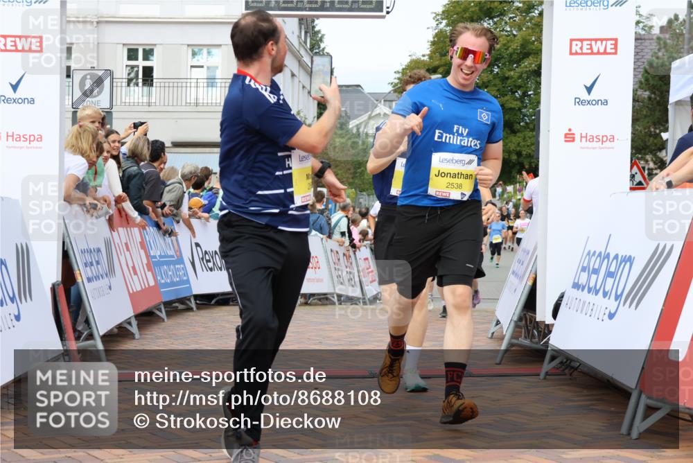 31.08.2025 - 21. Blankeneser Heldenlauf Strokosch-Dieckow http://msf.ph/oto/8688108 31.08.2025 10:29:33 Ziel 2578, 2614, 2615, 2684, 2538, 2558, 2277 meine-sportfotos.de