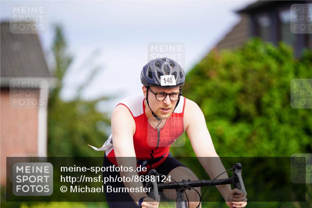 31.08.2025 - Elbe Triathlon Hamburg Michael Burmester http://msf.ph/oto/8688124 31.08.2025 15:35:57 Radfahren  meine-sportfotos.de