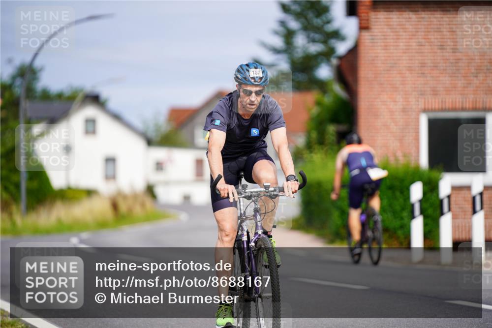 31.08.2025 - Elbe Triathlon Hamburg Michael Burmester http://msf.ph/oto/8688167 31.08.2025 15:36:37 Radfahren  meine-sportfotos.de