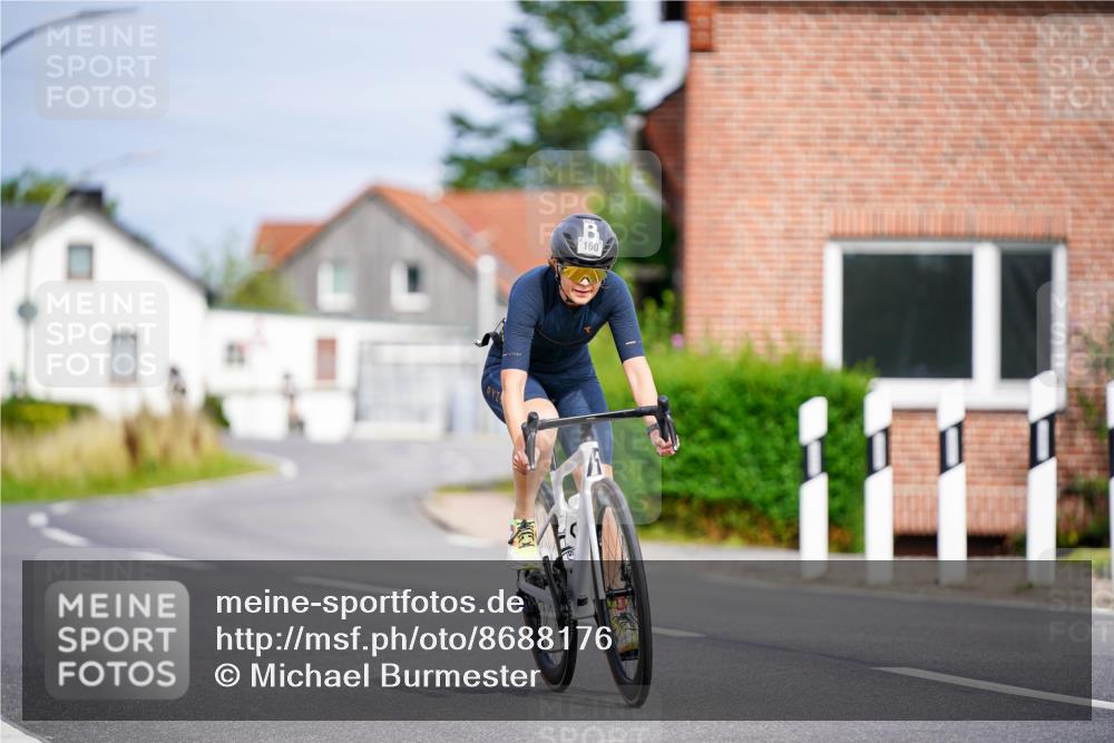 31.08.2025 - Elbe Triathlon Hamburg Michael Burmester http://msf.ph/oto/8688176 31.08.2025 15:37:07 Radfahren  meine-sportfotos.de
