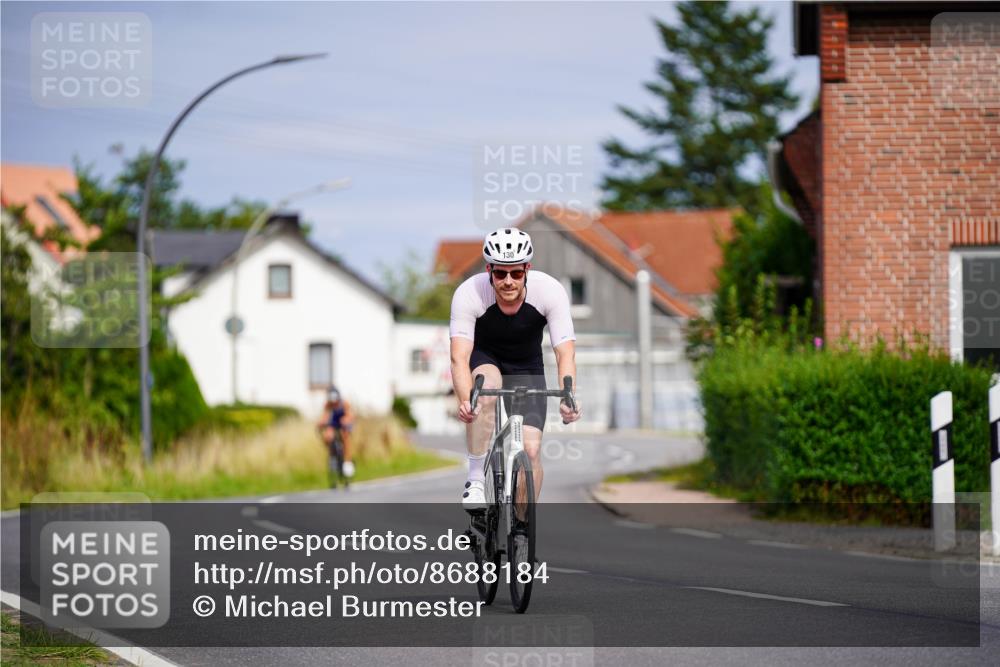 31.08.2025 - Elbe Triathlon Hamburg Michael Burmester http://msf.ph/oto/8688184 31.08.2025 15:37:41 Radfahren  meine-sportfotos.de