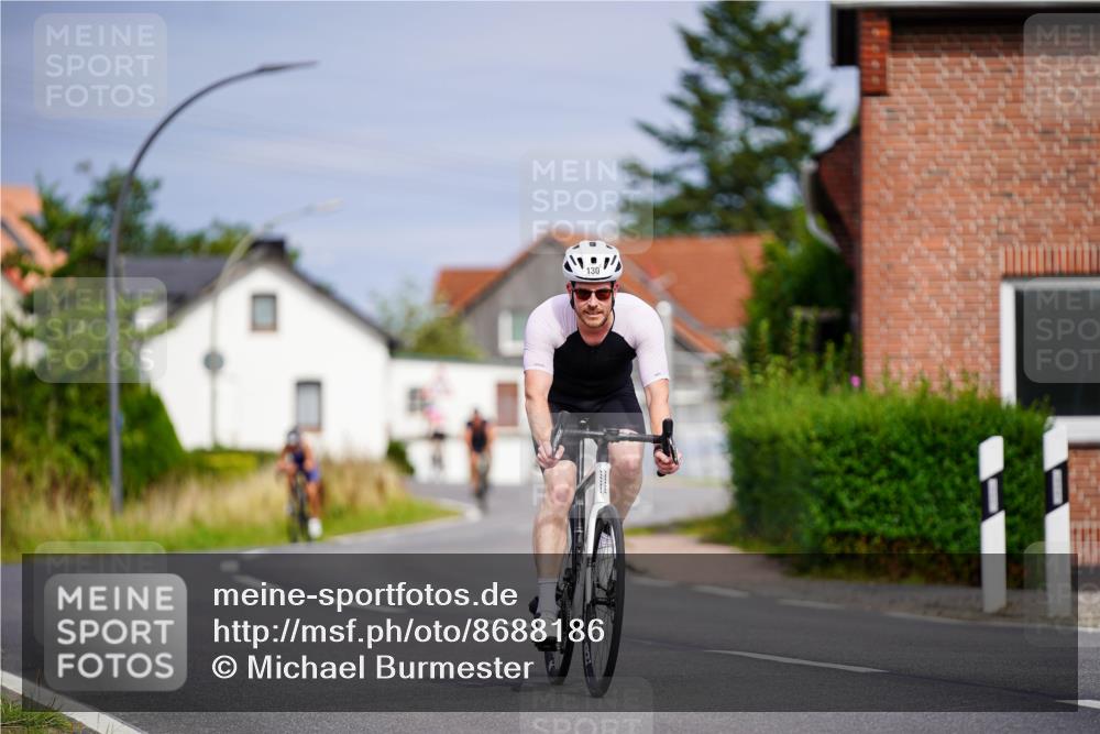 31.08.2025 - Elbe Triathlon Hamburg Michael Burmester http://msf.ph/oto/8688186 31.08.2025 15:37:41 Radfahren  meine-sportfotos.de