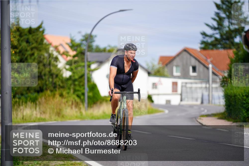 31.08.2025 - Elbe Triathlon Hamburg Michael Burmester http://msf.ph/oto/8688203 31.08.2025 15:37:51 Radfahren  meine-sportfotos.de