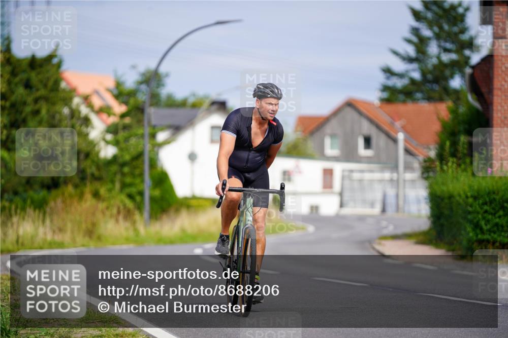 31.08.2025 - Elbe Triathlon Hamburg Michael Burmester http://msf.ph/oto/8688206 31.08.2025 15:37:51 Radfahren  meine-sportfotos.de