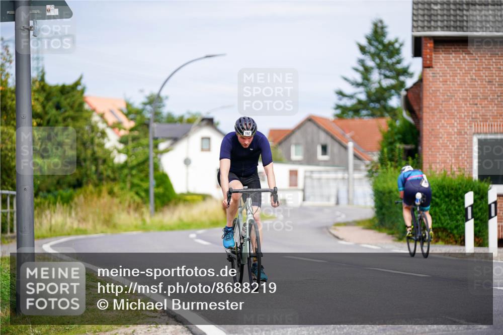31.08.2025 - Elbe Triathlon Hamburg Michael Burmester http://msf.ph/oto/8688219 31.08.2025 15:38:32 Radfahren  meine-sportfotos.de
