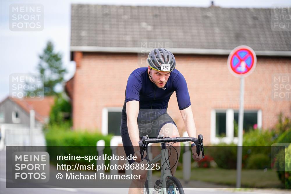 31.08.2025 - Elbe Triathlon Hamburg Michael Burmester http://msf.ph/oto/8688225 31.08.2025 15:38:34 Radfahren  meine-sportfotos.de