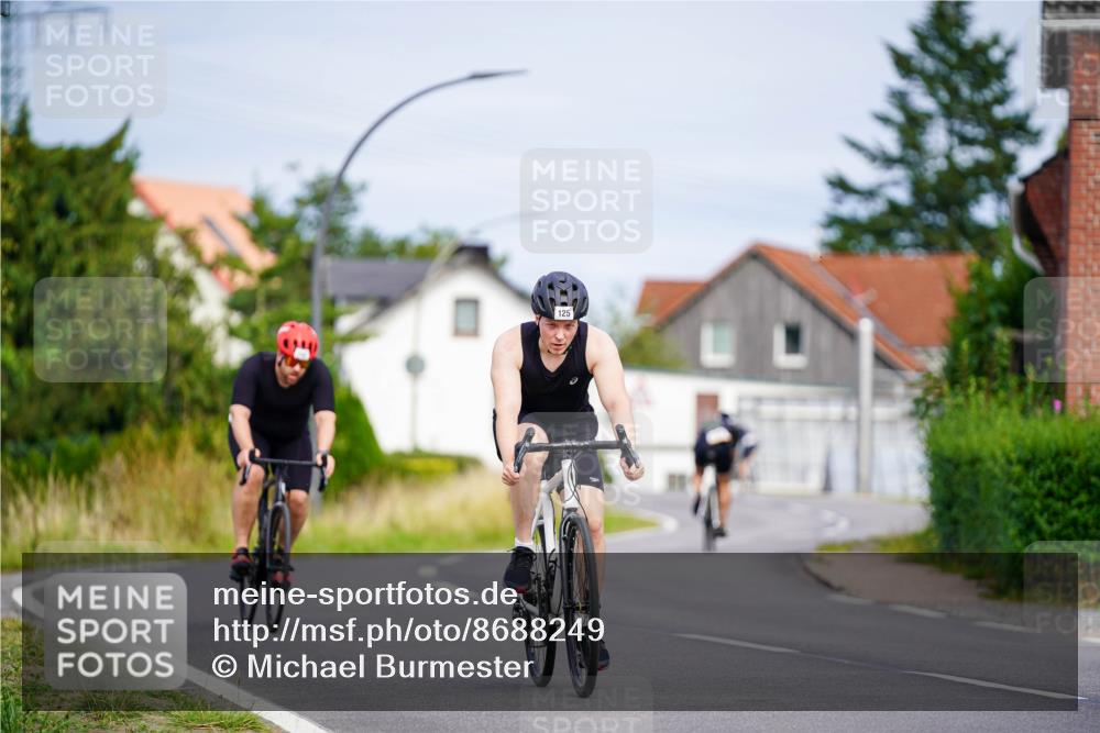 31.08.2025 - Elbe Triathlon Hamburg Michael Burmester http://msf.ph/oto/8688249 31.08.2025 15:39:18 Radfahren  meine-sportfotos.de