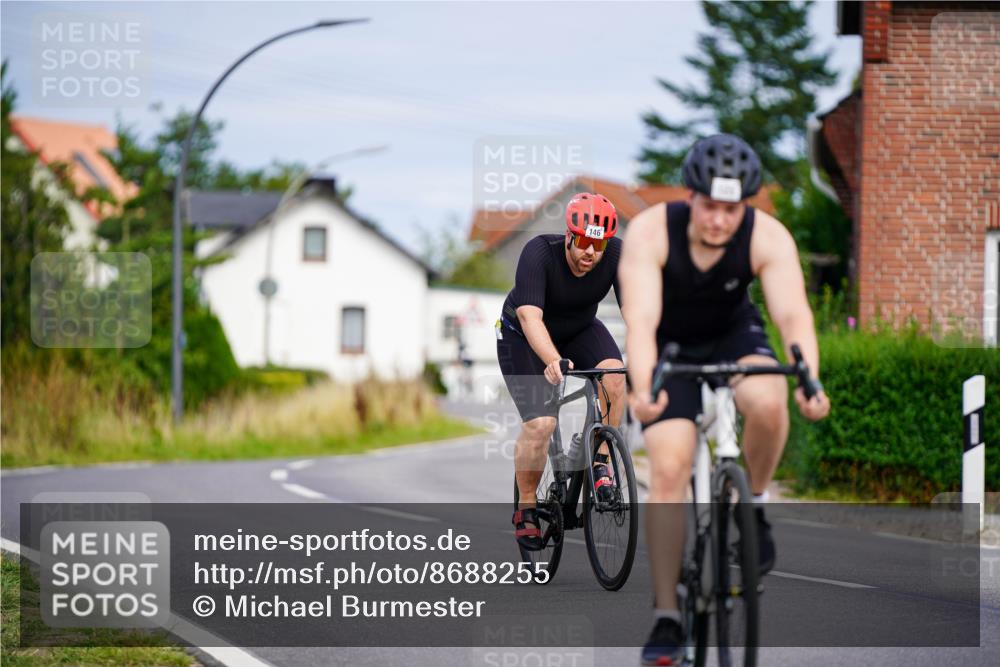 31.08.2025 - Elbe Triathlon Hamburg Michael Burmester http://msf.ph/oto/8688255 31.08.2025 15:39:19 Radfahren  meine-sportfotos.de
