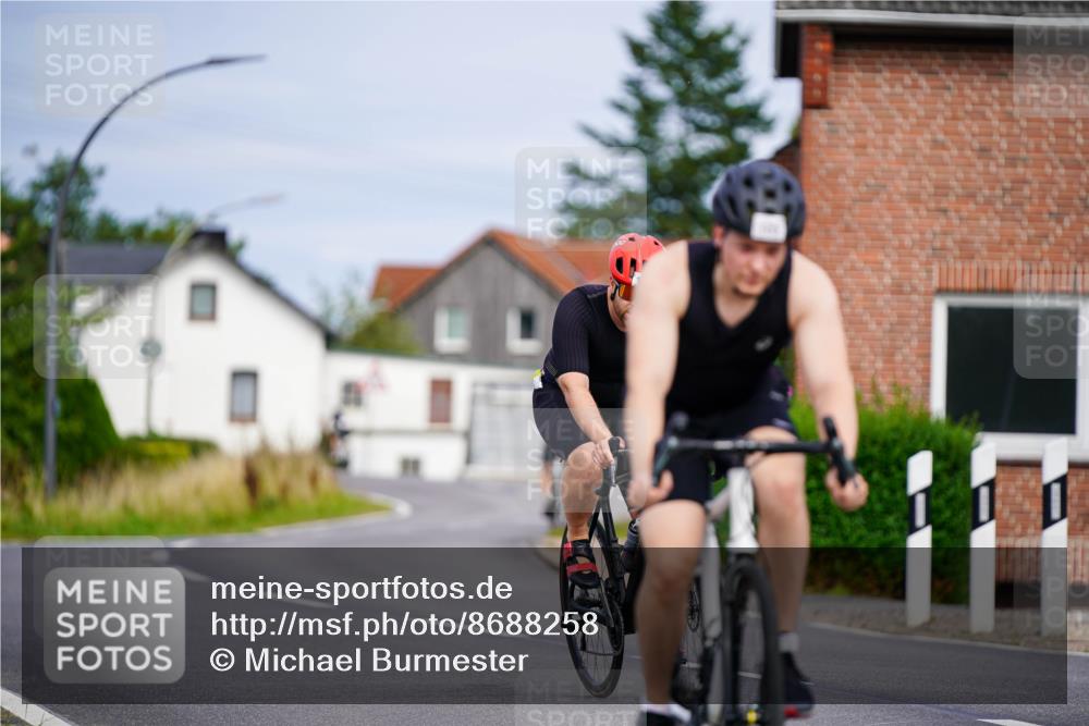 31.08.2025 - Elbe Triathlon Hamburg Michael Burmester http://msf.ph/oto/8688258 31.08.2025 15:39:19 Radfahren  meine-sportfotos.de