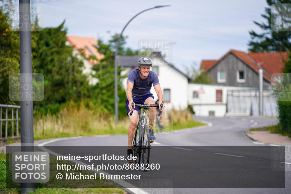 31.08.2025 - Elbe Triathlon Hamburg Michael Burmester http://msf.ph/oto/8688260 31.08.2025 15:39:44 Radfahren  meine-sportfotos.de