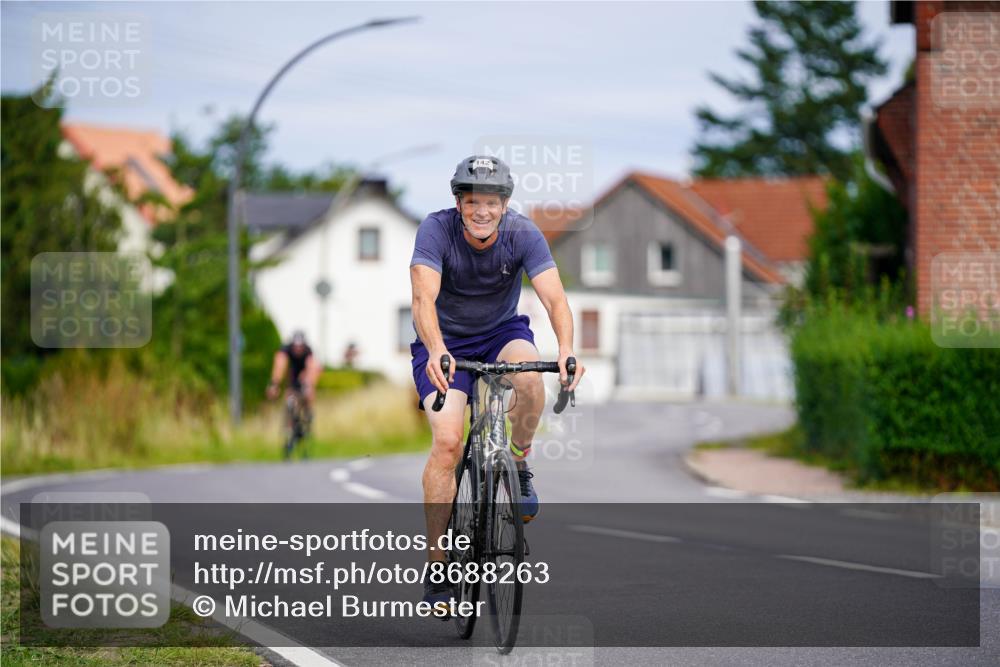 31.08.2025 - Elbe Triathlon Hamburg Michael Burmester http://msf.ph/oto/8688263 31.08.2025 15:39:44 Radfahren  meine-sportfotos.de