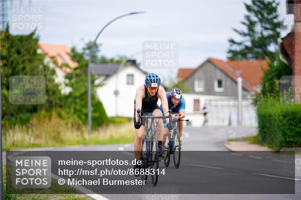 31.08.2025 - Elbe Triathlon Hamburg Michael Burmester http://msf.ph/oto/8688314 31.08.2025 15:40:54 Radfahren  meine-sportfotos.de