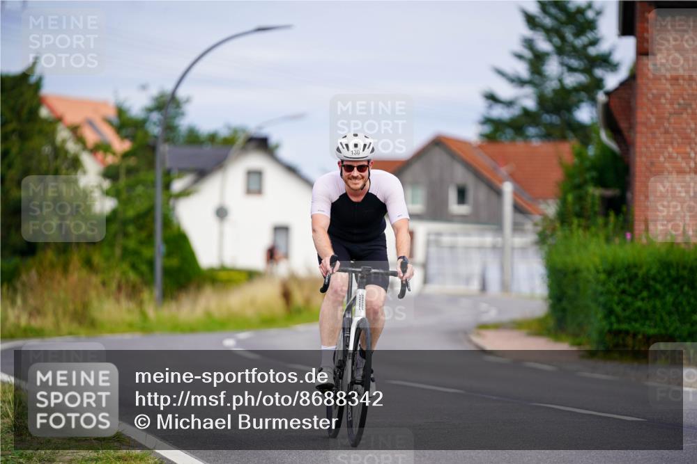 31.08.2025 - Elbe Triathlon Hamburg Michael Burmester http://msf.ph/oto/8688342 31.08.2025 15:42:25 Radfahren  meine-sportfotos.de