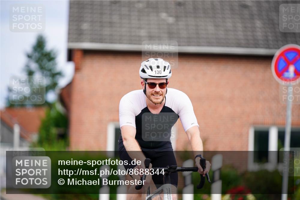 31.08.2025 - Elbe Triathlon Hamburg Michael Burmester http://msf.ph/oto/8688344 31.08.2025 15:42:26 Radfahren  meine-sportfotos.de