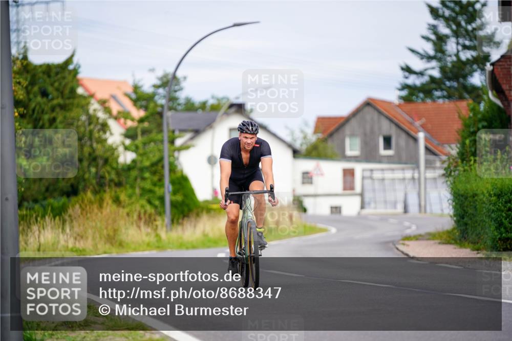 31.08.2025 - Elbe Triathlon Hamburg Michael Burmester http://msf.ph/oto/8688347 31.08.2025 15:42:36 Radfahren  meine-sportfotos.de