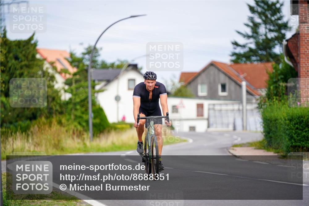 31.08.2025 - Elbe Triathlon Hamburg Michael Burmester http://msf.ph/oto/8688351 31.08.2025 15:42:37 Radfahren  meine-sportfotos.de