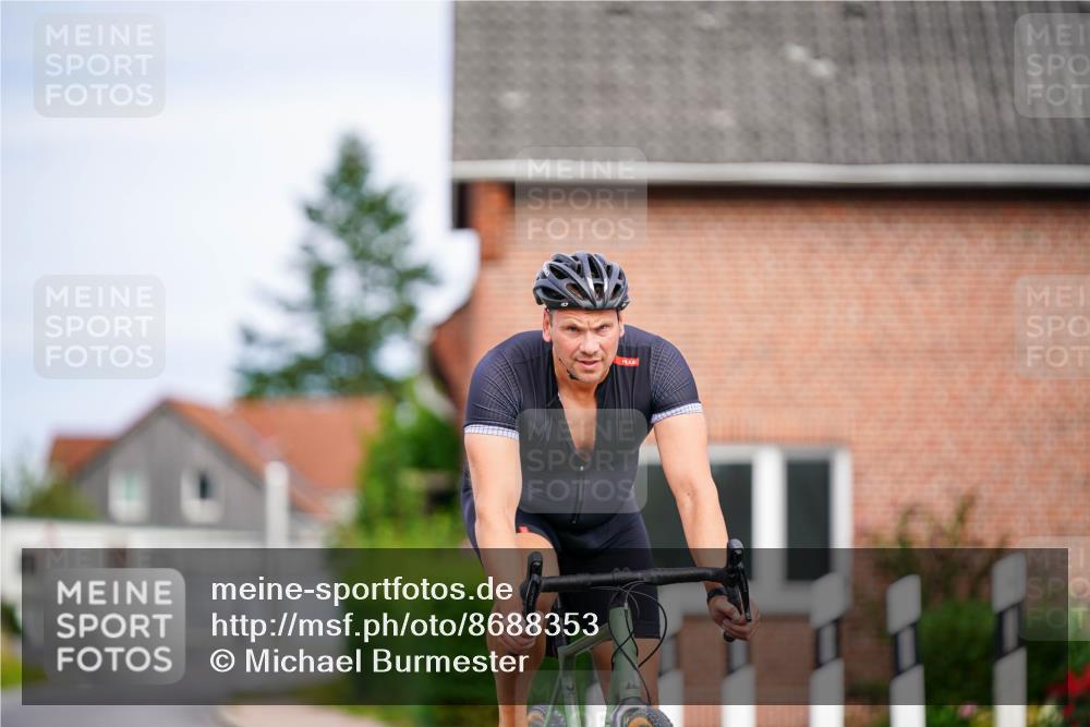 31.08.2025 - Elbe Triathlon Hamburg Michael Burmester http://msf.ph/oto/8688353 31.08.2025 15:42:38 Radfahren  meine-sportfotos.de