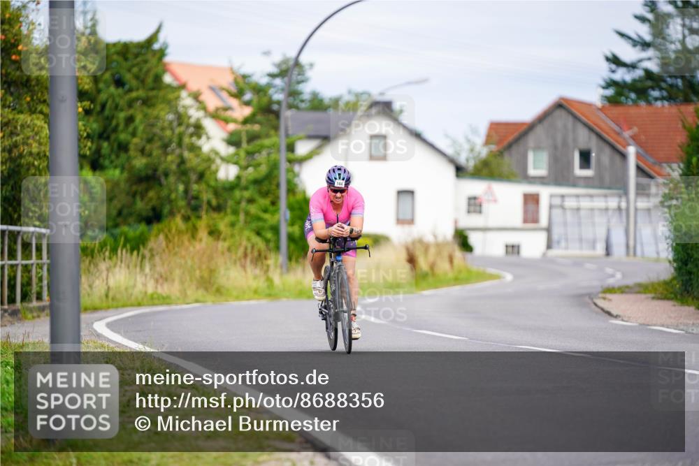 31.08.2025 - Elbe Triathlon Hamburg Michael Burmester http://msf.ph/oto/8688356 31.08.2025 15:42:49 Radfahren  meine-sportfotos.de