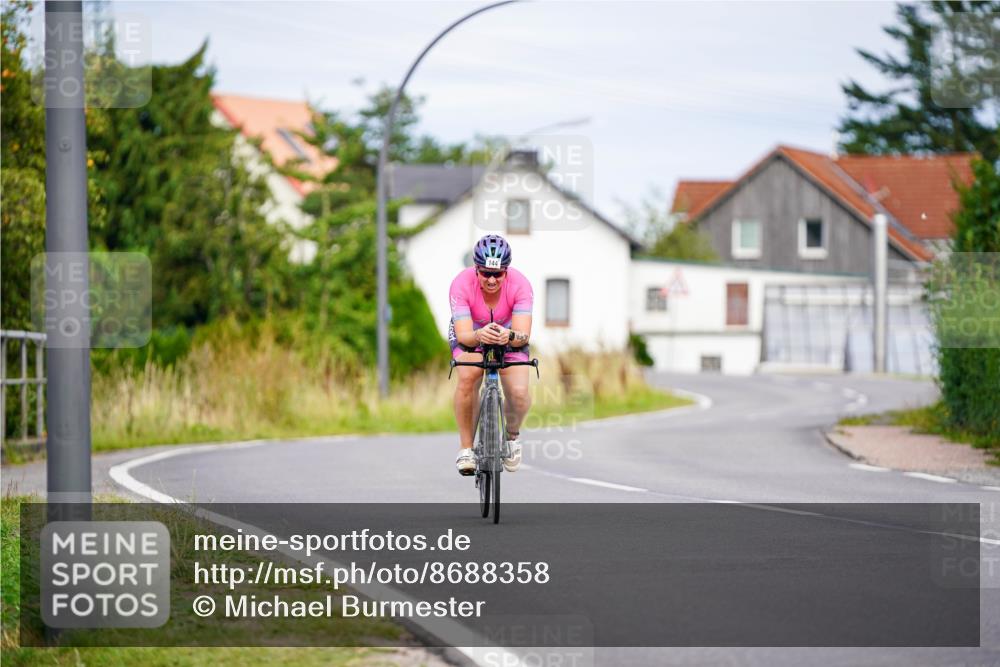 31.08.2025 - Elbe Triathlon Hamburg Michael Burmester http://msf.ph/oto/8688358 31.08.2025 15:42:49 Radfahren  meine-sportfotos.de