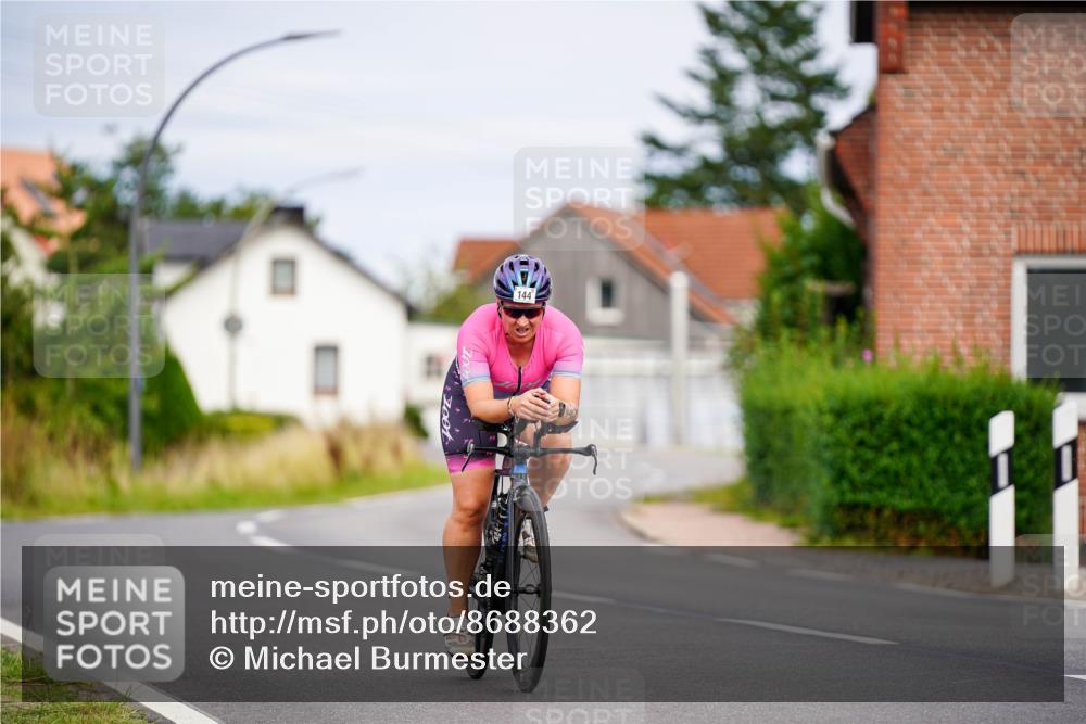 31.08.2025 - Elbe Triathlon Hamburg Michael Burmester http://msf.ph/oto/8688362 31.08.2025 15:42:50 Radfahren  meine-sportfotos.de
