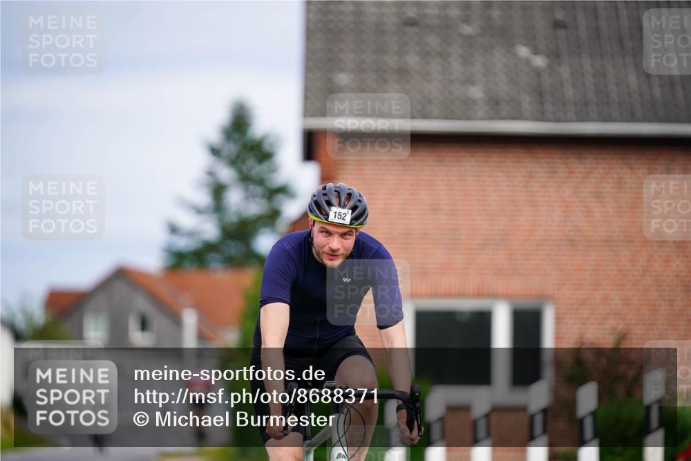 31.08.2025 - Elbe Triathlon Hamburg Michael Burmester http://msf.ph/oto/8688371 31.08.2025 15:43:26 Radfahren  meine-sportfotos.de