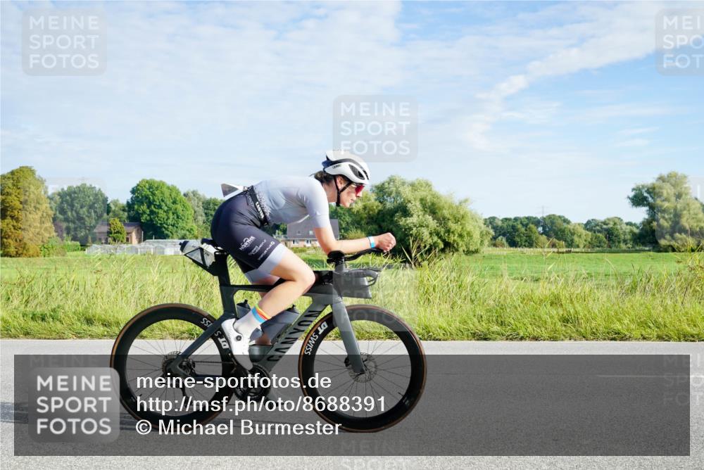 31.08.2025 - Elbe Triathlon Hamburg Michael Burmester http://msf.ph/oto/8688391 31.08.2025 08:58:07 Radfahren 256, 269, 281, 291, 292, 301, 337, 347, 351 meine-sportfotos.de