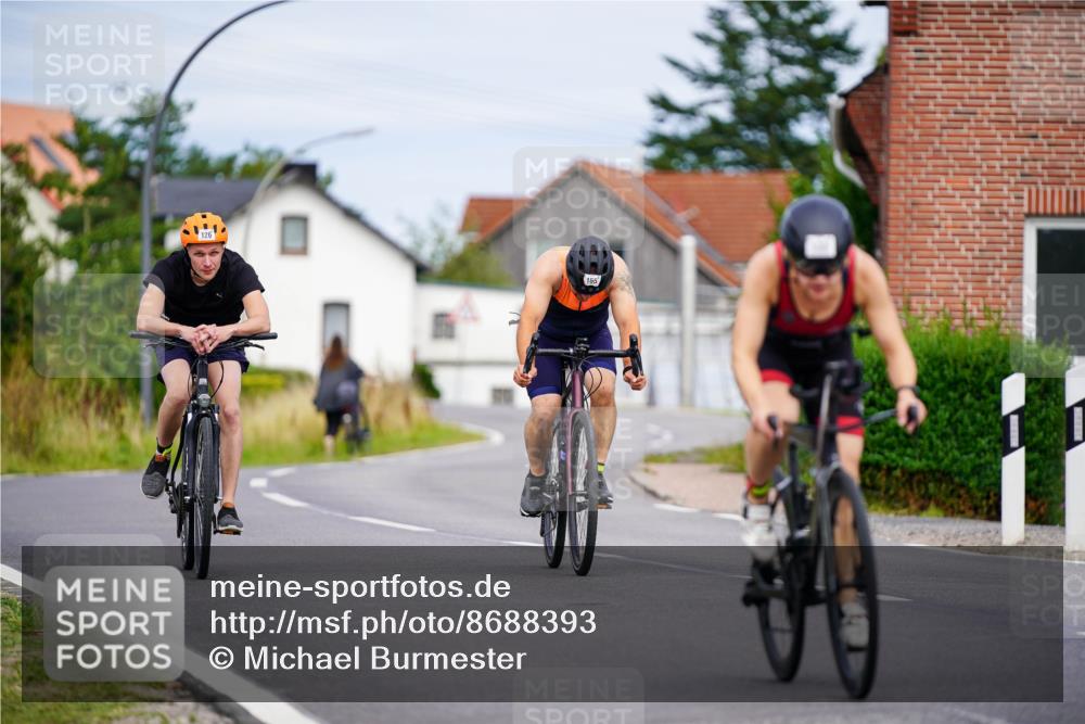 31.08.2025 - Elbe Triathlon Hamburg Michael Burmester http://msf.ph/oto/8688393 31.08.2025 15:44:21 Radfahren  meine-sportfotos.de