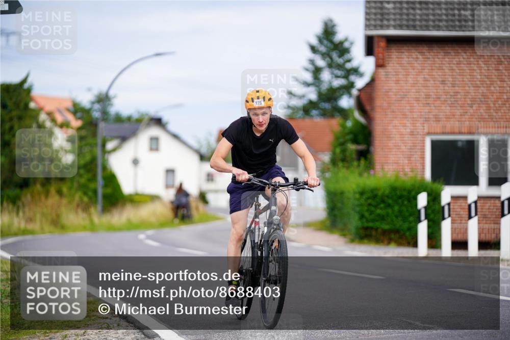 31.08.2025 - Elbe Triathlon Hamburg Michael Burmester http://msf.ph/oto/8688403 31.08.2025 15:44:23 Radfahren  meine-sportfotos.de