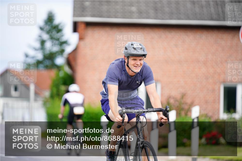 31.08.2025 - Elbe Triathlon Hamburg Michael Burmester http://msf.ph/oto/8688415 31.08.2025 15:44:32 Radfahren  meine-sportfotos.de