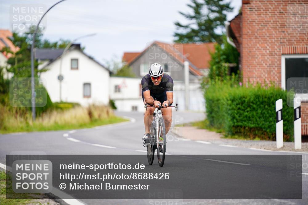 31.08.2025 - Elbe Triathlon Hamburg Michael Burmester http://msf.ph/oto/8688426 31.08.2025 15:45:35 Radfahren  meine-sportfotos.de