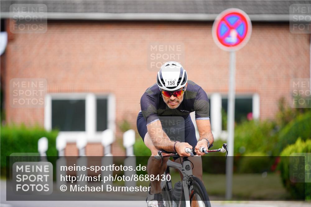 31.08.2025 - Elbe Triathlon Hamburg Michael Burmester http://msf.ph/oto/8688430 31.08.2025 15:45:37 Radfahren  meine-sportfotos.de