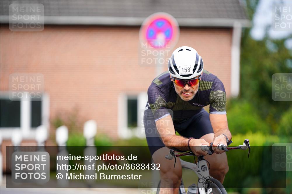 31.08.2025 - Elbe Triathlon Hamburg Michael Burmester http://msf.ph/oto/8688432 31.08.2025 15:45:37 Radfahren  meine-sportfotos.de